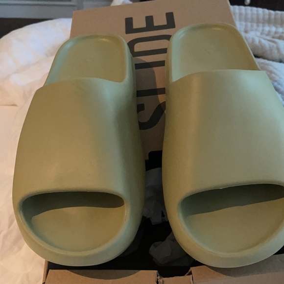 Yeezy Slides Size 11 Resin Green (Brand New) - Picture 3 of 4